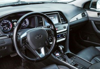 Подержанный автомобиль Hyundai Sonata 2017 года (9 фото)