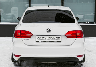 Подержанный автомобиль Volkswagen Jetta Sedan 2013 года (4 фото)