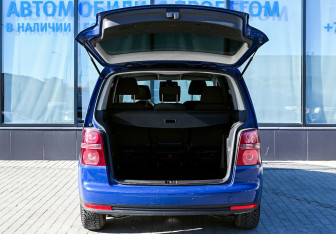Подержанный автомобиль Volkswagen Touran 2007 года (19 фото)