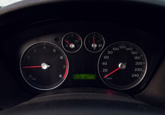 Подержанный автомобиль Ford Focus Hatchback 2006 года (9 фото)