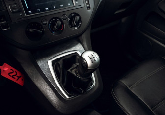Подержанный автомобиль Ford C-MAX 2007 года (10 фото)