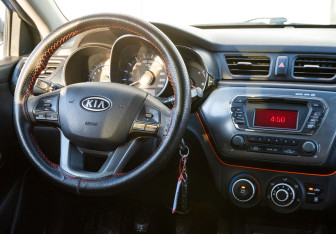 Подержанный автомобиль Kia Rio Hatchback 2012 года (12 фото)
