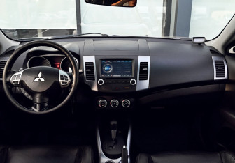 Подержанный автомобиль Mitsubishi Outlander 2007 года (19 фото)