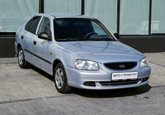 Подержанный автомобиль Hyundai Accent Sedan 2011 года (7 фото)