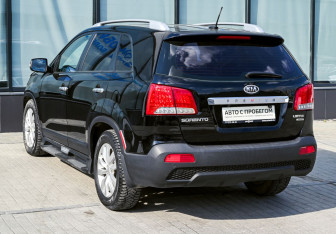 Подержанный автомобиль Kia Sorento 2010 года (3 фото)