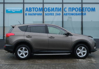 Подержанный автомобиль Toyota RAV4 2013 года (6 фото)