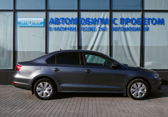 Подержанный автомобиль Volkswagen Jetta Sedan 2013 года (6 фото)