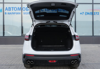 Подержанный автомобиль Geely Coolray 2021 года (18 фото)