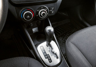 Подержанный автомобиль Kia Rio Hatchback 2013 года (9 фото)