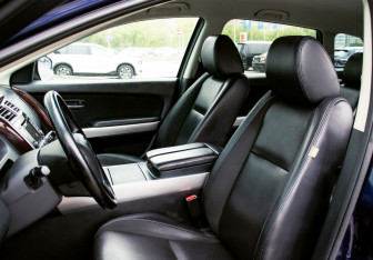 Подержанный автомобиль Mazda CX-9 2012 года (17 фото)