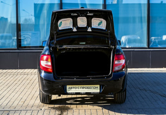 Подержанный автомобиль LADA (ВАЗ) Granta Sedan 2013 года (16 фото)