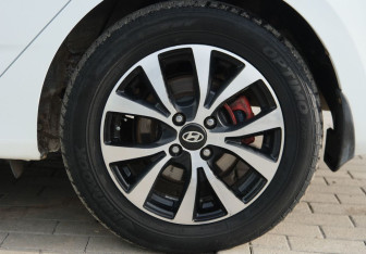 Подержанный автомобиль Hyundai Solaris Sedan 2014 года (20 фото)