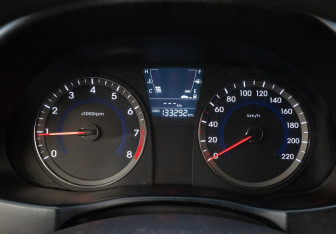 Подержанный автомобиль Hyundai Solaris Sedan 2011 года (18 фото)