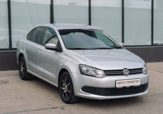 Подержанный автомобиль Volkswagen Polo Sedan 2012 года (7 фото)