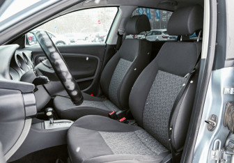 Подержанный автомобиль SEAT Ibiza Hatchback 2007 года (9 фото)