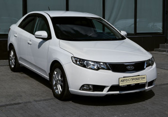 Подержанный автомобиль Kia Cerato Sedan 2010 года (7 фото)