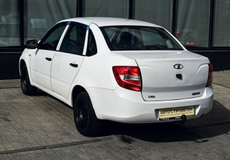Подержанный автомобиль LADA (ВАЗ) Granta Sedan 2012 года (3 фото)