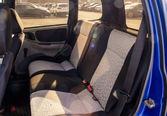 Подержанный автомобиль Chevrolet Niva 2006 года (15 фото)