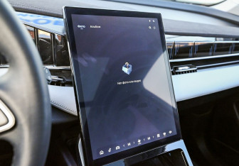 Подержанный автомобиль Geely Atlas 2024 года (15 фото)