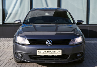 Подержанный автомобиль Volkswagen Jetta Sedan 2013 года (8 фото)