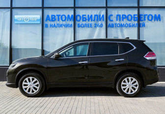 Подержанный автомобиль Nissan X-Trail 2017 года (2 фото)
