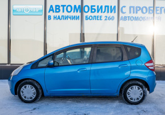 Подержанный автомобиль Honda Fit 2008 года (2 фото)