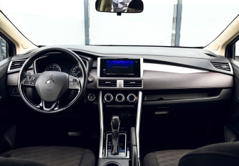 Подержанный автомобиль Mitsubishi Xpander 2022 года (19 фото)