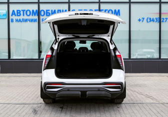 Подержанный автомобиль Geely Atlas 2024 года (21 фото)