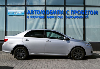 Подержанный автомобиль Toyota Corolla Sedan 2007 года (6 фото)
