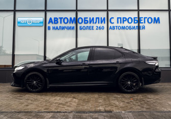 Подержанный автомобиль Toyota Camry Sedan 2021 года (2 фото)