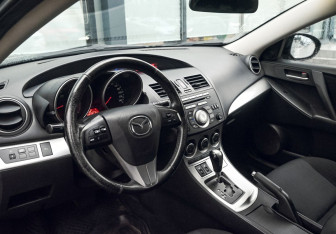 Подержанный автомобиль Mazda 3 Hatchback 2011 года (14 фото)