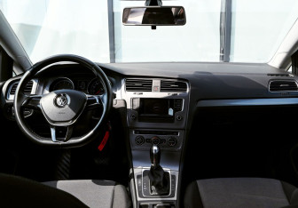 Подержанный автомобиль Volkswagen Golf Hatchback 2013 года (17 фото)