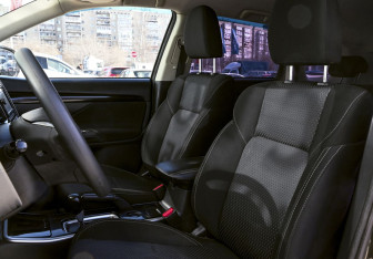 Подержанный автомобиль Mitsubishi Outlander 2018 года (14 фото)