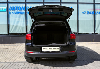 Подержанный автомобиль Volkswagen Tiguan 2013 года (18 фото)
