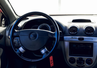 Подержанный автомобиль Chevrolet Lacetti Hatchback 2005 года (17 фото)