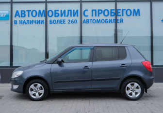 Подержанный автомобиль Skoda Fabia Hatchback 2011 года (2 фото)