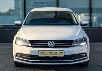 Подержанный автомобиль Volkswagen Jetta Sedan 2016 года (8 фото)