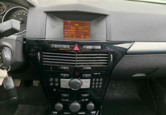 Подержанный автомобиль Opel Astra Hatchback 2013 года (13 фото)