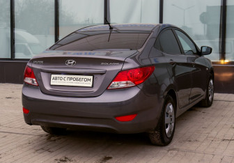 Подержанный автомобиль Hyundai Solaris Sedan 2011 года (5 фото)