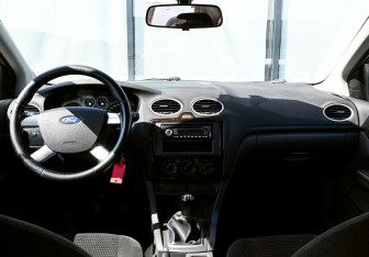 Подержанный автомобиль Ford Focus Sedan 2008 года (16 фото)