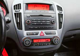 Подержанный автомобиль Kia Ceed Wagon 2007 года (15 фото)