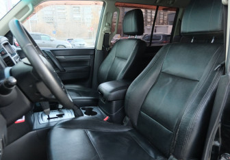 Подержанный автомобиль Mitsubishi Pajero 2013 года (17 фото)