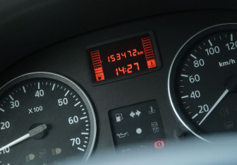 Подержанный автомобиль Renault Sandero 2010 года (14 фото)