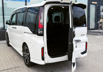 Подержанный автомобиль Honda Stepwgn 2016 года (21 фото)