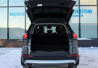 Подержанный автомобиль Geely Atlas Pro 2022 года (19 фото)