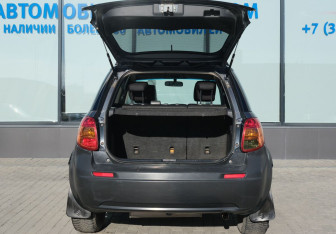 Подержанный автомобиль Suzuki SX4 Hatchback 2007 года (17 фото)