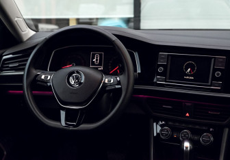 Подержанный автомобиль Volkswagen Jetta Sedan 2020 года (20 фото)