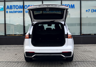 Подержанный автомобиль Geely Monjaro 2024 года (25 фото)