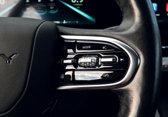 Подержанный автомобиль Omoda C5 2022 года (13 фото)