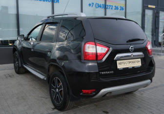 Подержанный автомобиль Nissan Terrano 2014 года (3 фото)
